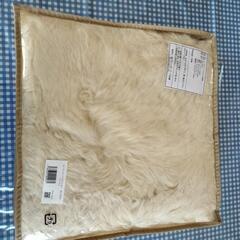 新品未使用ムートンクッションの画像