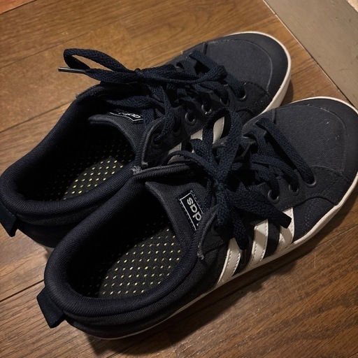まとめ買い割引あり adidas スニーカー25.5 紺色 (ぴこ) 花園の靴《スニーカー》の中古あげます・譲ります｜ジモティーで不用品の処分