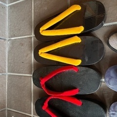 婦人用下駄、草履　300円