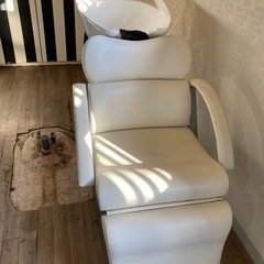 シャンプー台椅子付きの画像