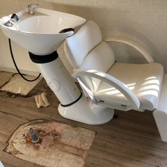 シャンプー台椅子付きの画像
