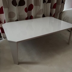 折りたたみテーブルの画像