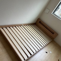 まだ１年も使ってないベッド+フレイム売ります。 - ベッド