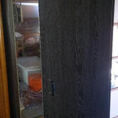 黒のタンス　衣装の画像