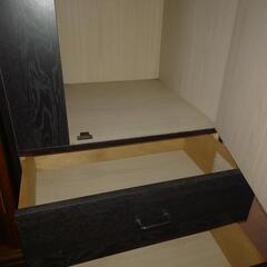 黒のタンス　衣装の画像