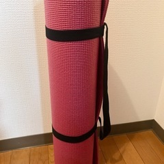 【引き取り主様決定しました】ヨガマット　紅色　ピンク系