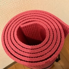 【引き取り主様決定しました】ヨガマット　紅色　ピンク系の画像