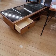 ★ジモティ割あり★  ガラスローテーブル ブラウン H44×D61×W123 クリーニング済み TK4271の画像
