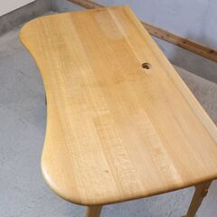 キツツキマークでお馴染みの飛騨産業より佐々木 敏光デザインの