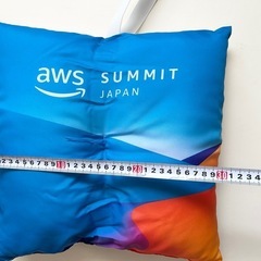 aws SUMMIT 2024 のクッションの画像