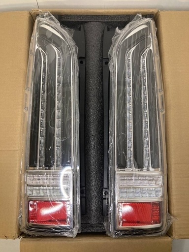 【未使用】全型対応　ハイエース 200系 LEDテールランプ シーケンシャルウインカー レジアス 1型/2型/3型/4型/5型/6型/7型