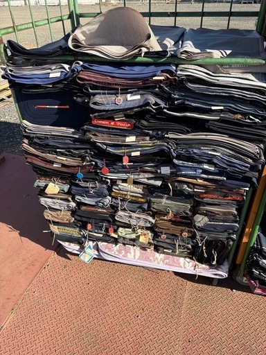 スーツ生地　まとめ2台車分　ほぼ日本製　スーツ製造工場引き上げ品