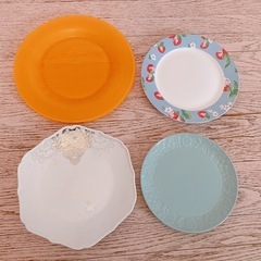 かわいいお皿４枚　直径25〜18cm