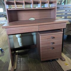 4月から小学生の皆さん学習机いかがですか？