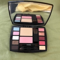 CHANEL メイクパレットの画像