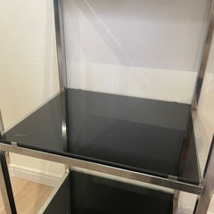 キャスター付きのシックなラックの画像