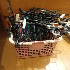 ハンガーとカゴの画像