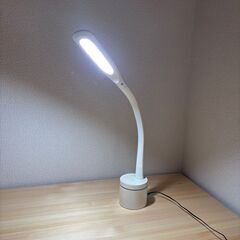 【省エネ＆シンプル】LEDデスクランプ 昼光色