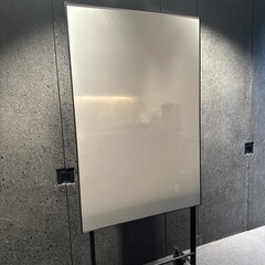 ホワイトボード（特大）／オフィス用／キズありなので無料で差し上げます（使用に影響ありません） (ゆーき) 茅場町のオフィス用家具《ホワイトボード 》の中古あげます・譲ります｜ジモティーで不用品の処分