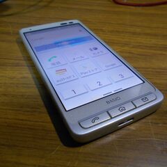 スマホ BASIO KYV32 ゴールド au ワンセグ視聴の画像