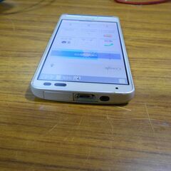 スマホ BASIO KYV32 ゴールド au ワンセグ視聴の画像