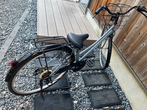 グレーの自転車17日まで