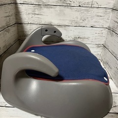 エールベベ　ジュニアシートの画像