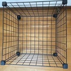 黒いラック　キャスター付きの画像
