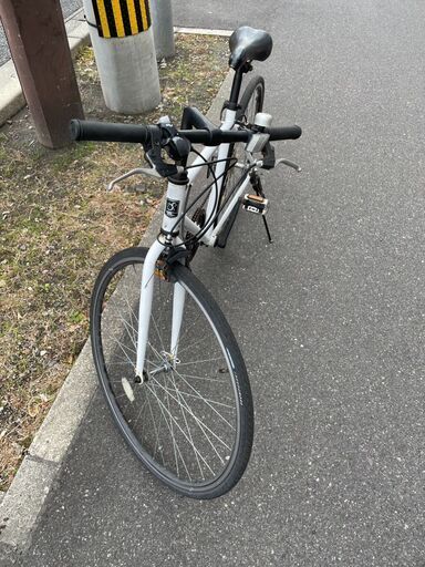 クロスバイクNo.113ホワイト6段切り替え28インチ※クランクガタつきあり【リサイクルショップどりーむ荒田店】 (どりーむ荒田店) 鹿児島中央の クロスバイクの中古あげます・譲ります｜ジモティーで不用品の処分