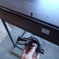 PCデスクなどに　電源コンセント付机　の画像