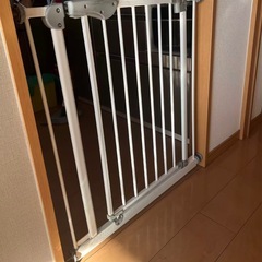 ベビーゲート (せき) 葛飾のベビー用品《安全、保護グッズ》の中古あげます・譲ります｜ジモティーで不用品の処分