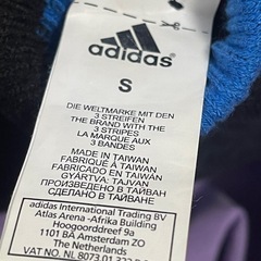 新品未使用／adidas  手袋・ニット帽の画像
