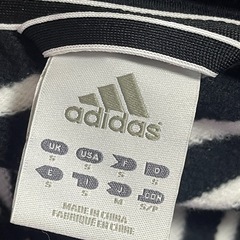 adidas フーディ   パーカーの画像