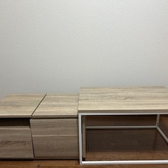ドレッサー付きテーブルの画像