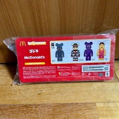 マクドナルド ゴジラ ベアブリックの画像