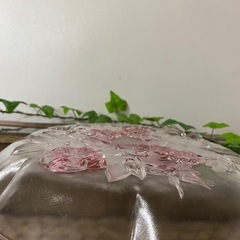 花柄 🌸ガラス製 大皿 飾り皿の画像