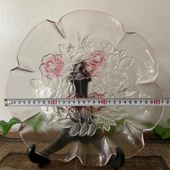 花柄 🌸ガラス製 大皿 飾り皿の画像