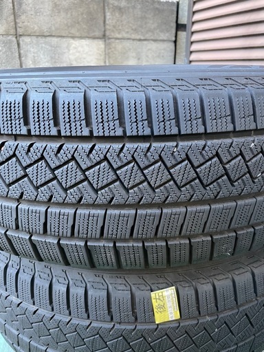 スタッドレスタイヤ　4本　ホイール付　PIRELLI ICE ZERO