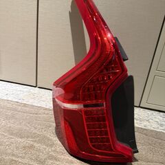 ボルボxc90 テールランプ左　ヒビあり