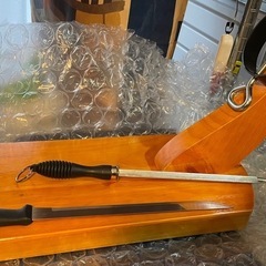 ⭐️半額値下げお得です❗️🐖生ハム原木カット台⭐️専用ナイフ・シャープナー付きの画像