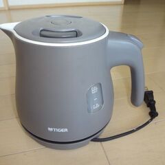 タイガー 電気ケトル (あんしんわく子) 0.6L PCM-A0...