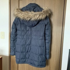 アバクロンビー&フィッチのダウンコート紺色の画像
