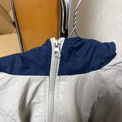 写真のリーボックのジャンパー譲ります！の画像