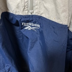写真のリーボックのジャンパー譲ります！の画像