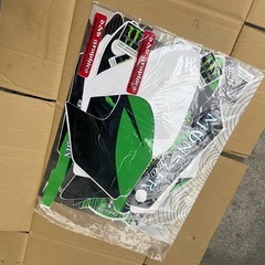 スズキ DR-Z400, KLX400R(UFOセット)  新品未使用 購入時に付属するデカールセットを追加しました。  +  の画像