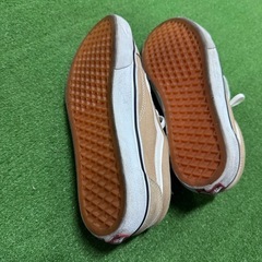 vans ベージュスニーカーの画像