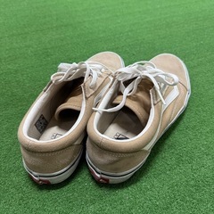 vans ベージュスニーカーの画像