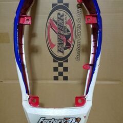 グロム 純正 リアカウル リアサイドカウル ラッピング Factory-M 製 旧型　前期　GROM　東京 調布 三鷹 発の画像