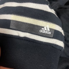 adidas フーディ   パーカーの画像