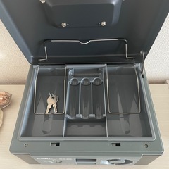 【取説付き】カール事務器（CARL）CB-8500 手提げ金庫キャッシュボックス
の画像